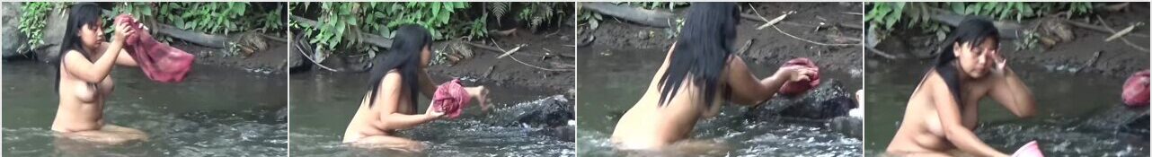 Kembang Desa Mandi Di Kali